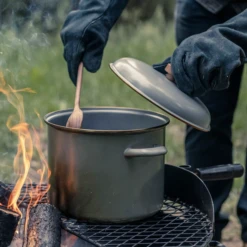 Barebones Enamel Stock Pot -Outdoor Camping Store CKW 376 7 600x600 5a664edb 0537 42f7 9d69 ab6c8f262af2